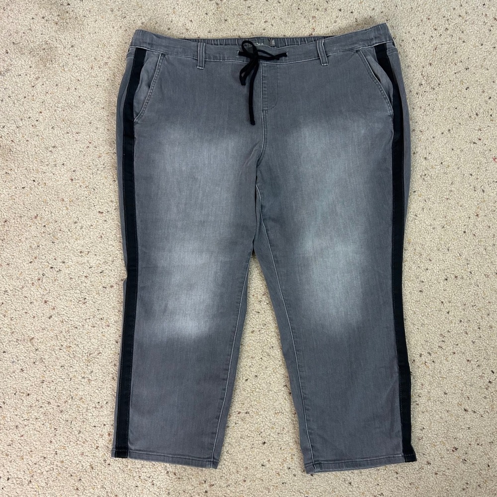 NEW Torrid Crop Pull On Boyfriend Straight Gray Side Stripe Jeans Size 3X 22-24